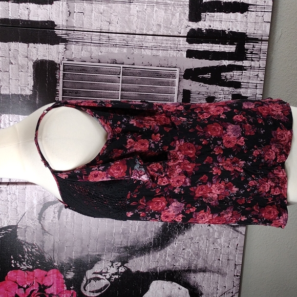 ❤️6 items for $25 sale!!❤️ Socialite Black Floral Cold Shoulder Blouse EUC - Picture 2 of 5